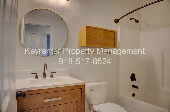 Building Photo - Coming Soon! 3 bed/2 bath!