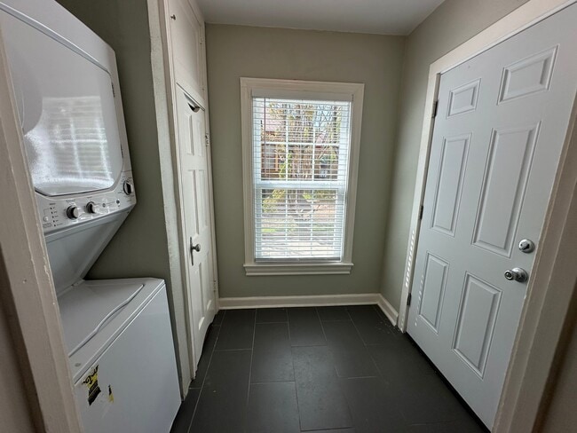 Building Photo - 514 E Charnwood St