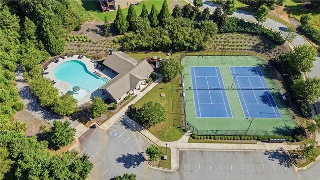 Building Photo - 2530 Maple Ridge Ln