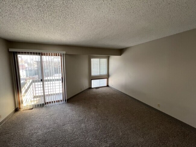 Building Photo - Spacious Apartment for Rent