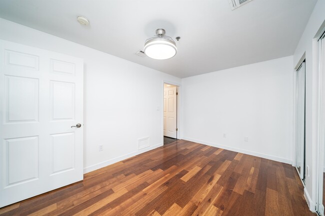 Building Photo - 413-415 9th St