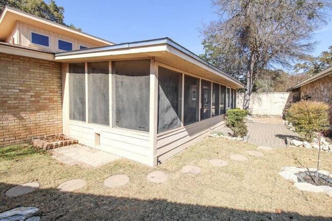 Building Photo - 10323 Quail Meadow St