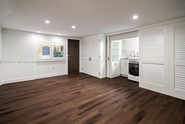 Building Photo - 669 S Mashta Dr
