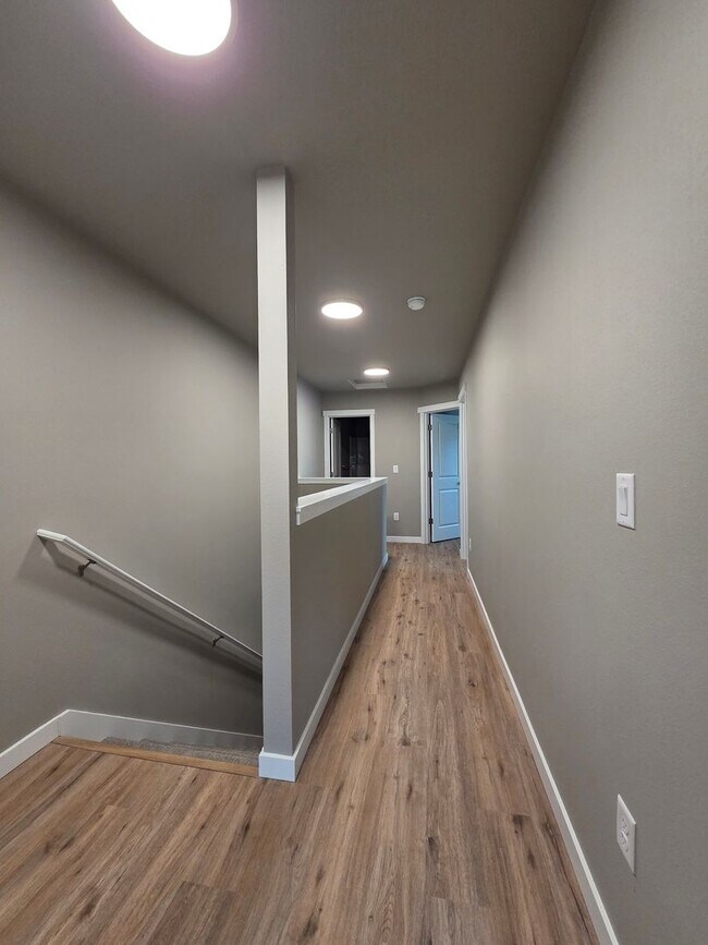 Building Photo - Brand new rental 3 bedroom 2.5 Bath in Centralia
