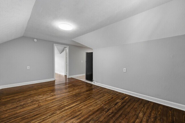 Building Photo - 18th St 1404***Hunter Ward