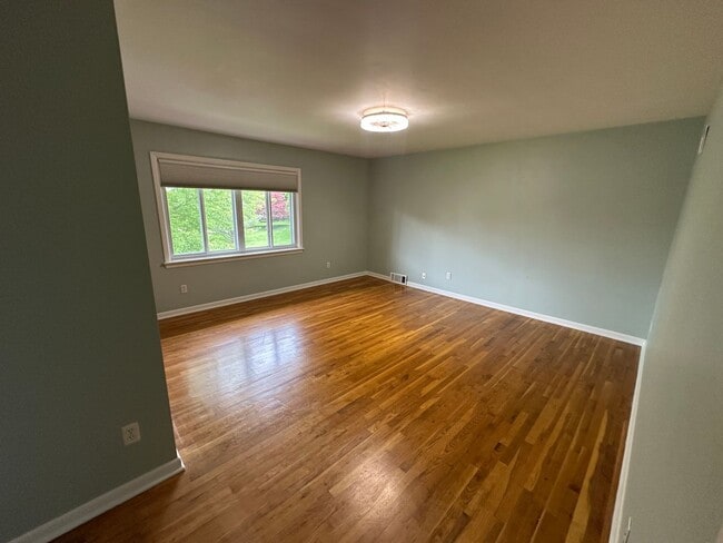 Building Photo - Fantastic Location!  Single-family house close to Upper Arlington and Riverside Hospital