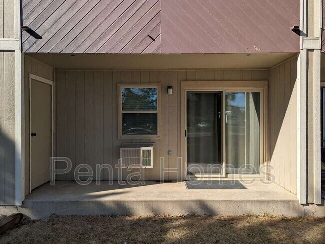 Building Photo - 512 E Monroe Dr