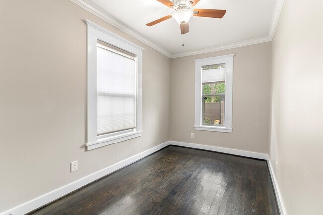 Building Photo - 814 E 23rd St