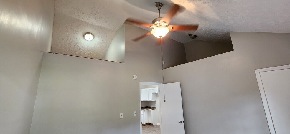 Building Photo - 103 Schmitt Ln