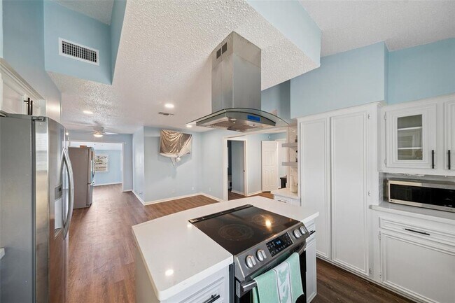 Building Photo - 77 Bayou Vista Dr