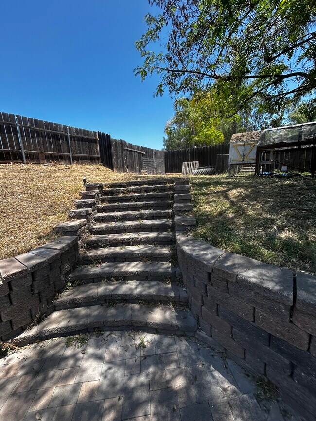 Building Photo - 9744 Sierra Madre Rd