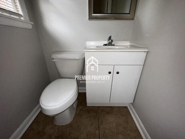 Building Photo - FIRST MONTHS RENT FREE!