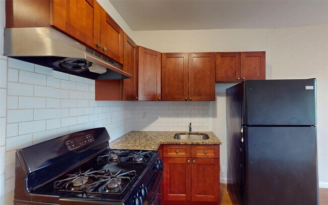 Building Photo - 475 Ashford Ave