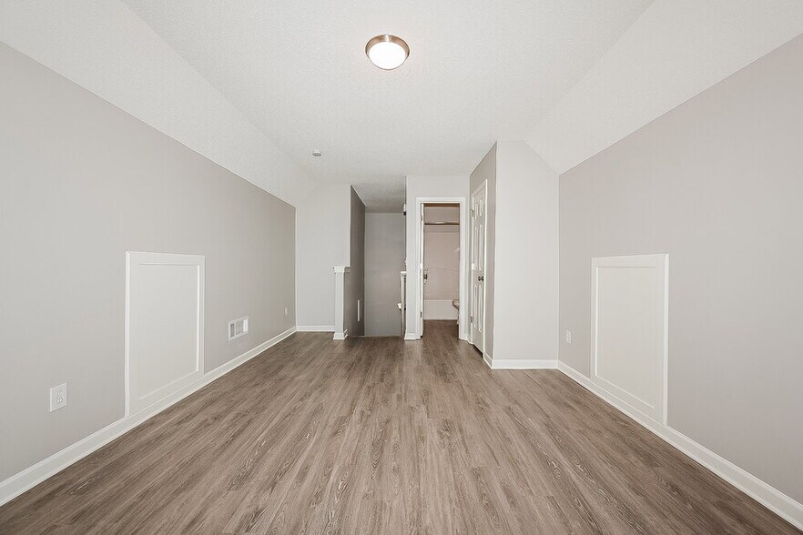 Building Photo - 3057 Dogwood Ave