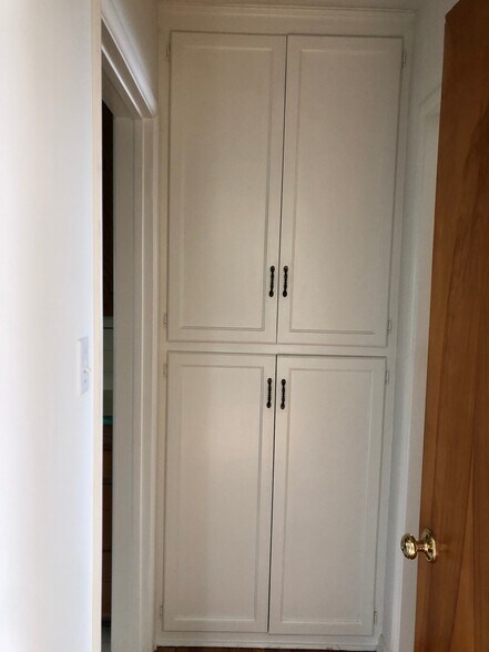 Building Photo - 834 12th St