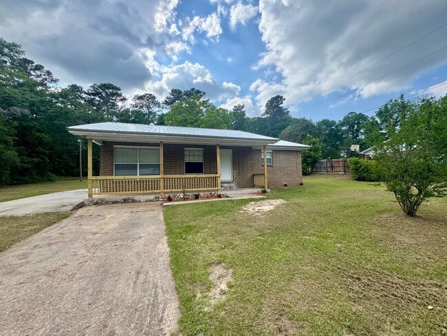 Building Photo - 3 Bedroom 1 Bathroom in Graceville, FL