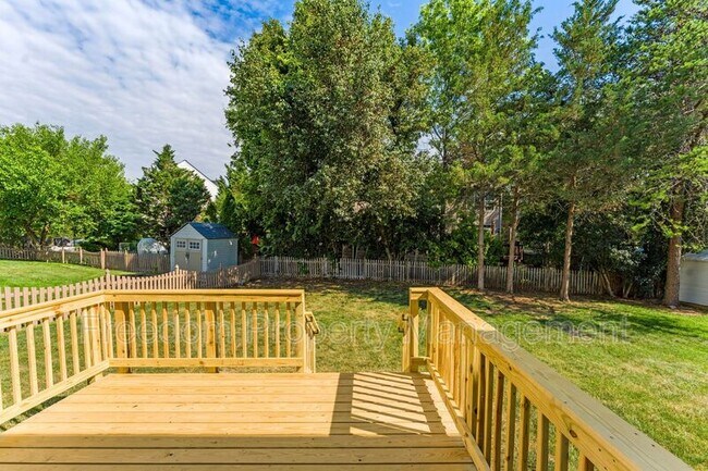 Building Photo - 9140 Worthington Dr