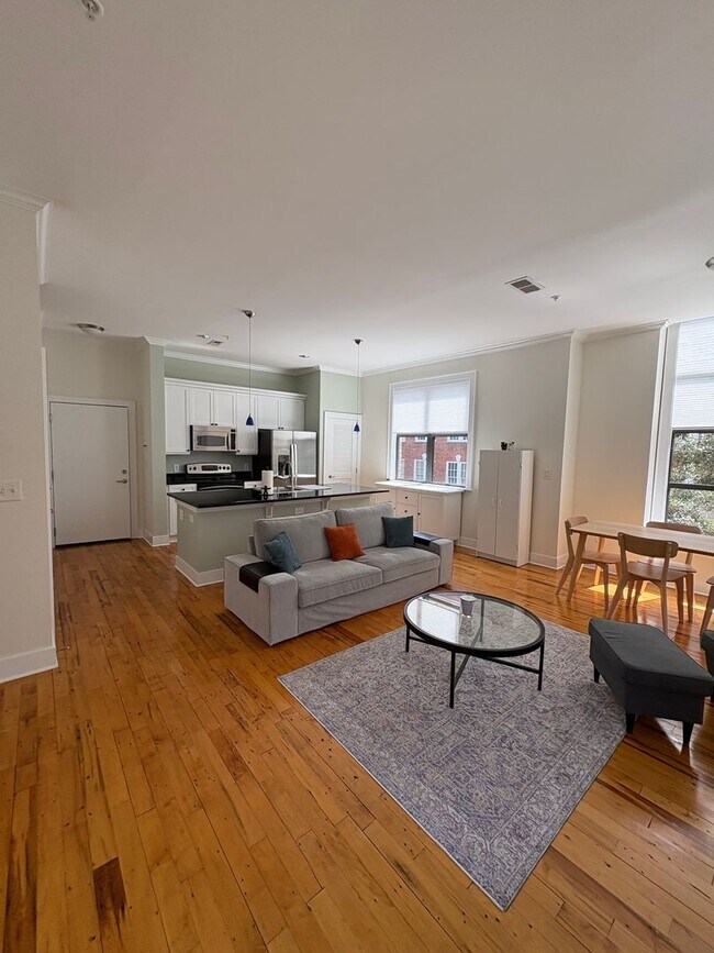 Building Photo - 1 Bedroom 1 Bath Condo Downtown Greenville...