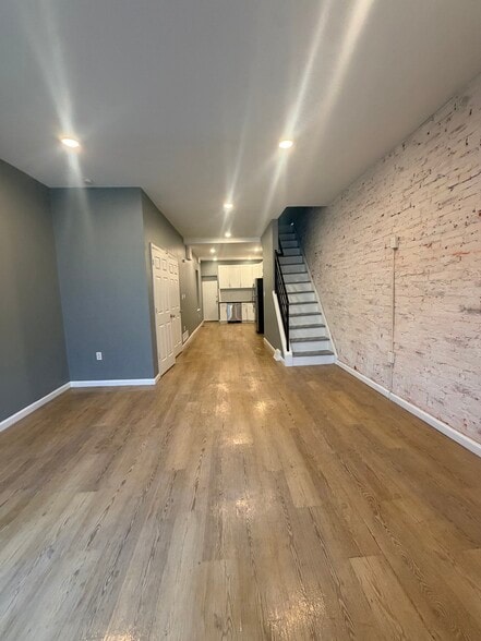Building Photo - 2333 N Woodstock St