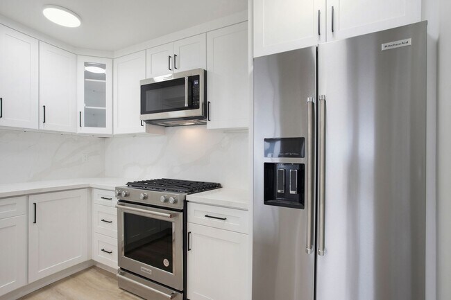 Building Photo - Welcome to Luxurious Villa Balboa in Newpo...