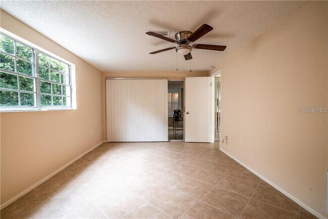 Building Photo - 12217 Buttonwood Row