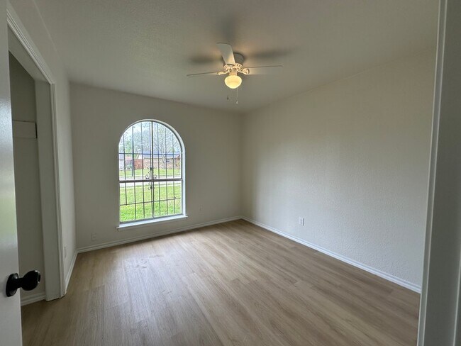 Building Photo - 714 Malibu Dr