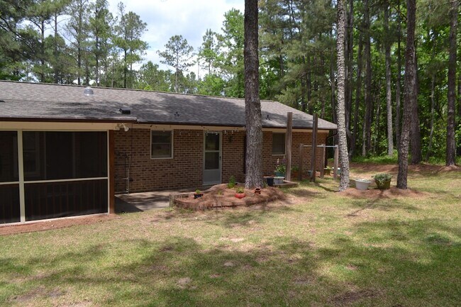 Building Photo - 861 Hawthorne Dr