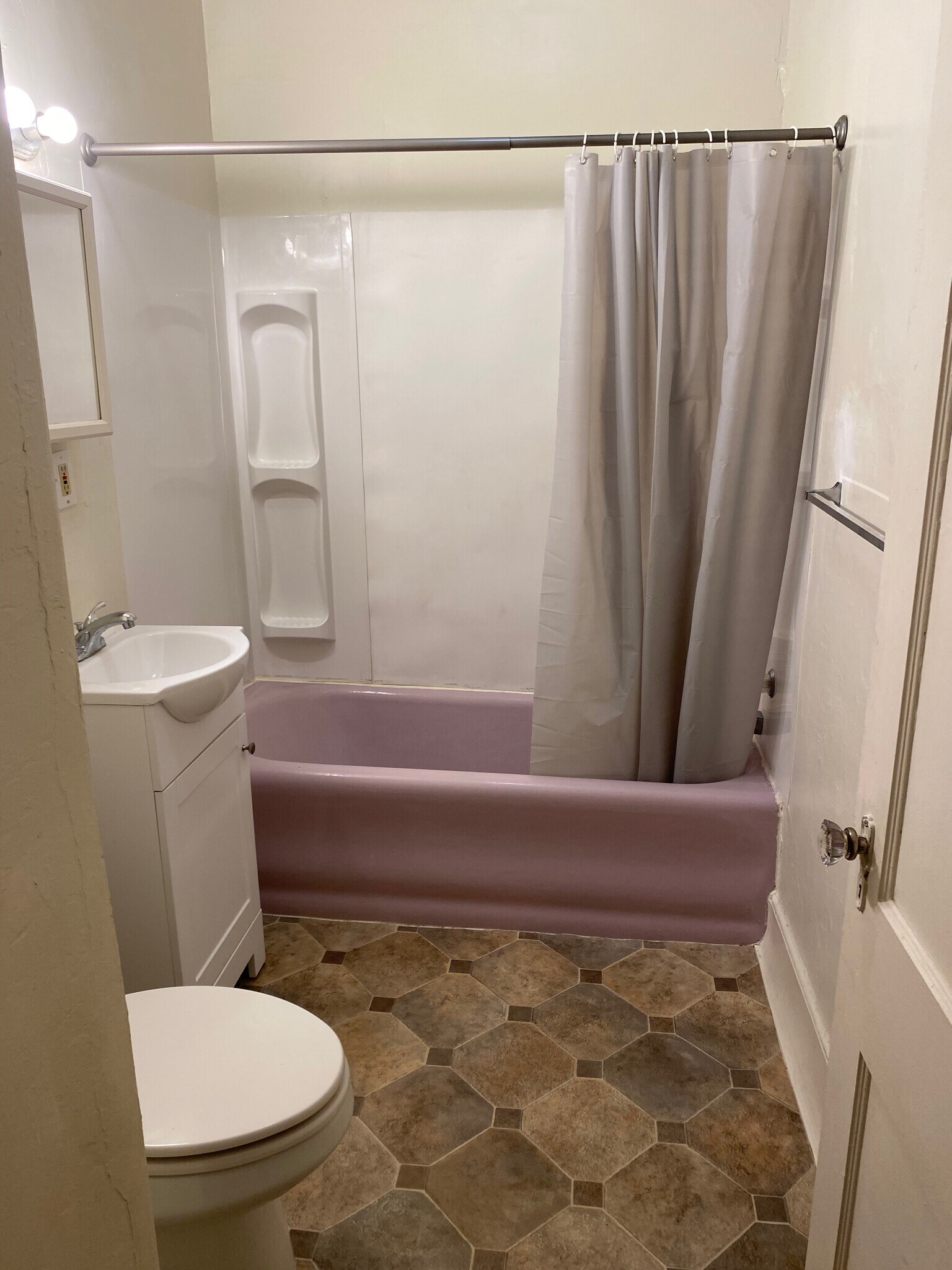 Building Photo - 517 N G St