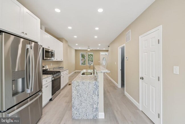 Building Photo - 729 Madison St NW