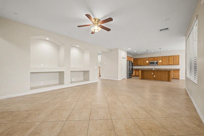 Building Photo - 8425 W Northview Ave