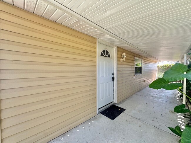 Primary Photo - Furnished Apartment - Auburndale
