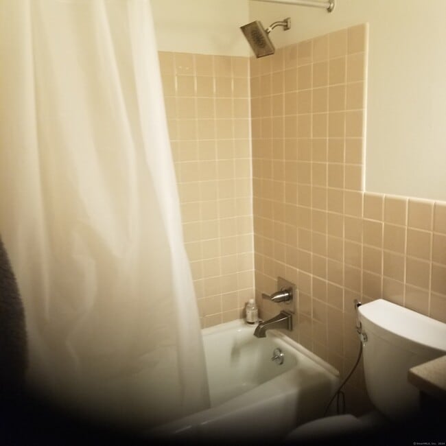 Building Photo - 185 Melba St