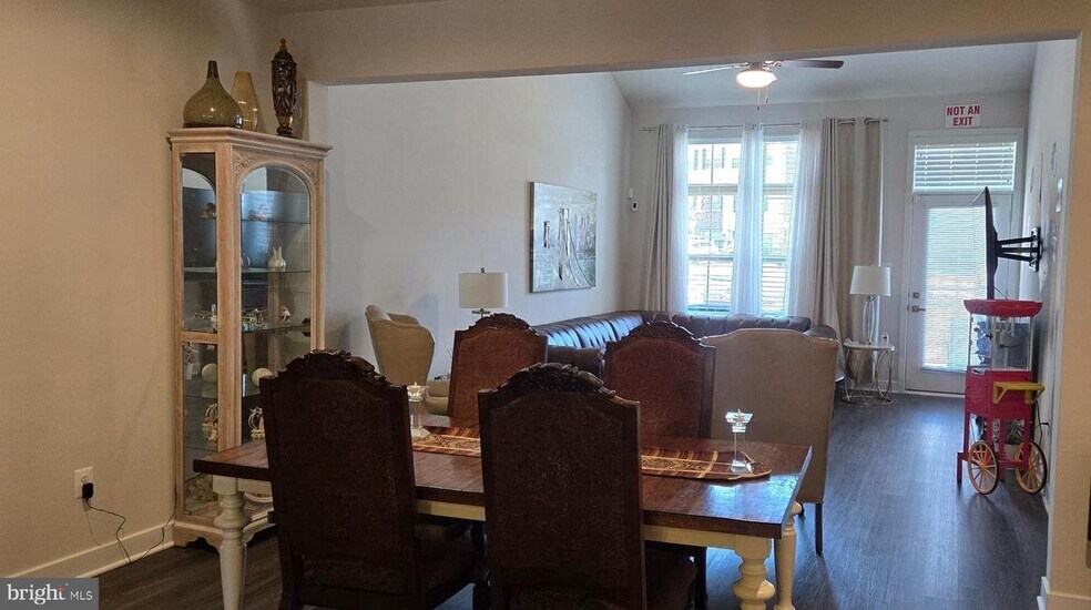 Building Photo - 6005 Calla Pl