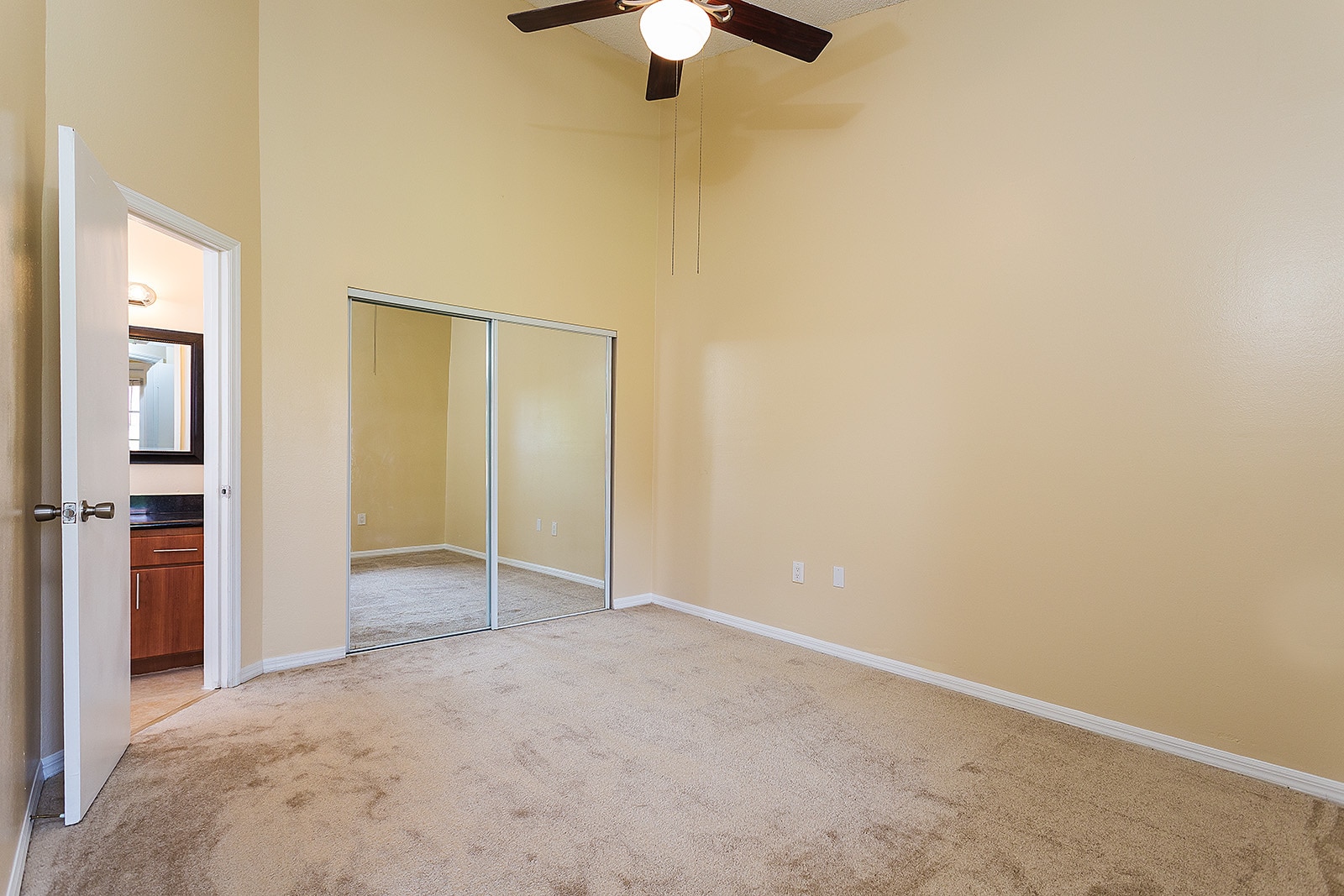 Building Photo - 421 Fountainhead Cir