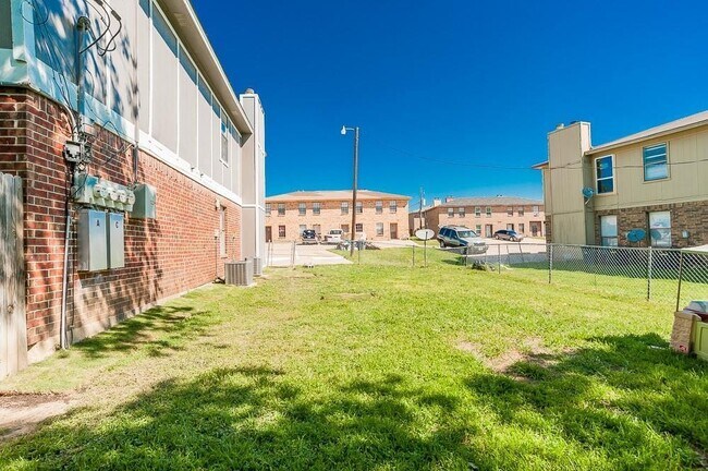 Building Photo - 8117 Foxfire Ln