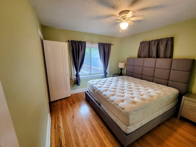 Building Photo - 5830 Holmes St