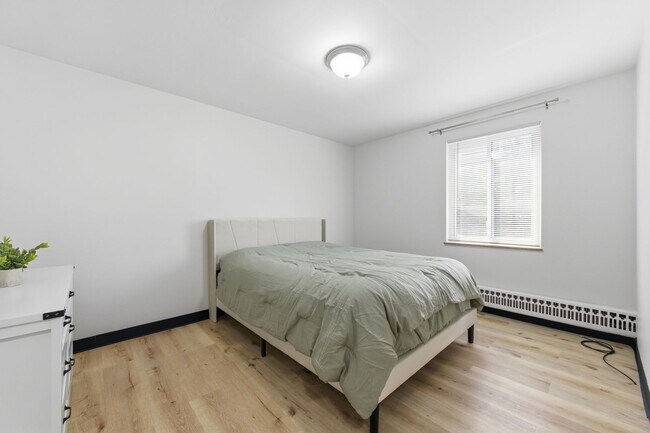 Building Photo - 298 Lumar Dr