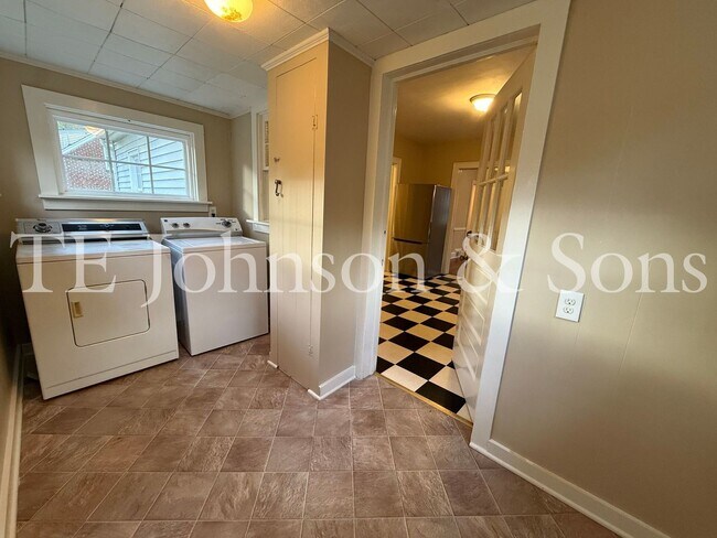 Building Photo - Charming Home with Character and Modern Co...