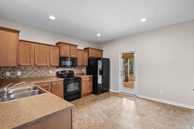 Building Photo - 24348 Wilshire Way