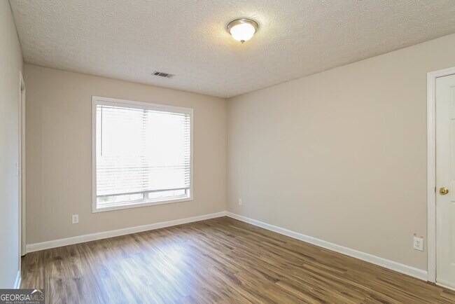 Building Photo - 104 Fallow Ln