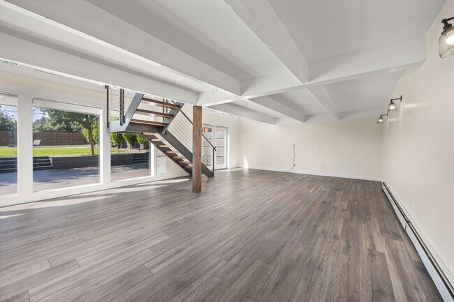 Building Photo - 5 bed 3.5 Bath Home in North Boulder W/Large Backyard, Swimming Pool & Jacuzzi!