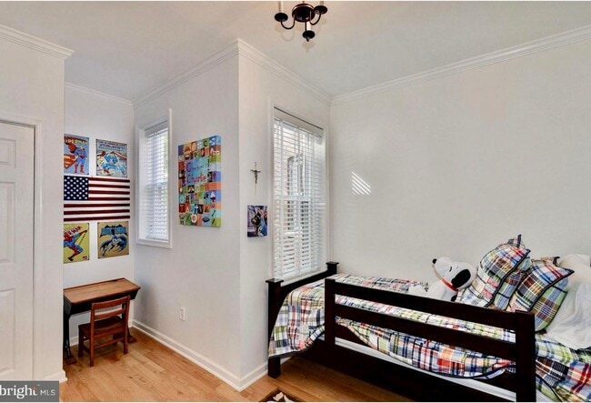 Building Photo - SPACIOUS 3 BED BROWNSTONE with PARKING, YARD and 2 DECKS!