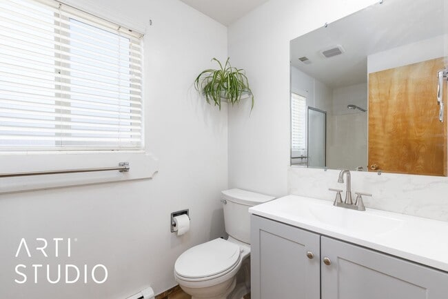 Building Photo - 983 Westwood Dr
