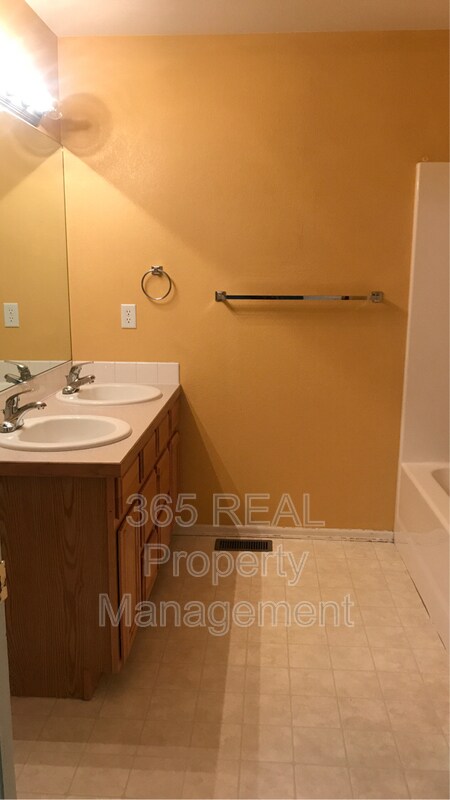 Building Photo - 3026 45th Ave