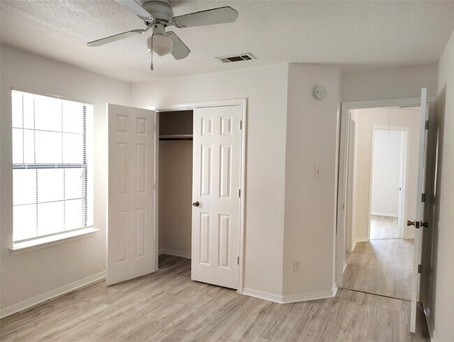 Building Photo - 13835 Purplemartin St
