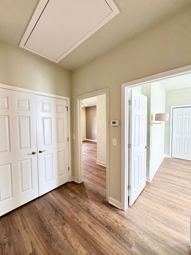 Building Photo - Upscale Townhome in Market Common! MOVE-IN READY!