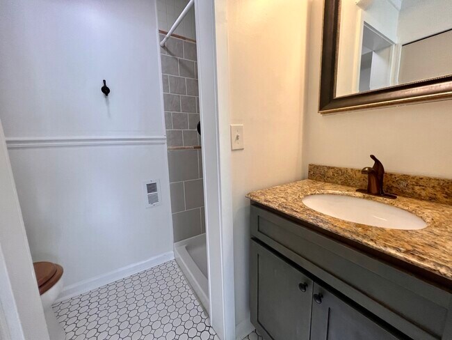 Building Photo - 2123 Fenwood Dr