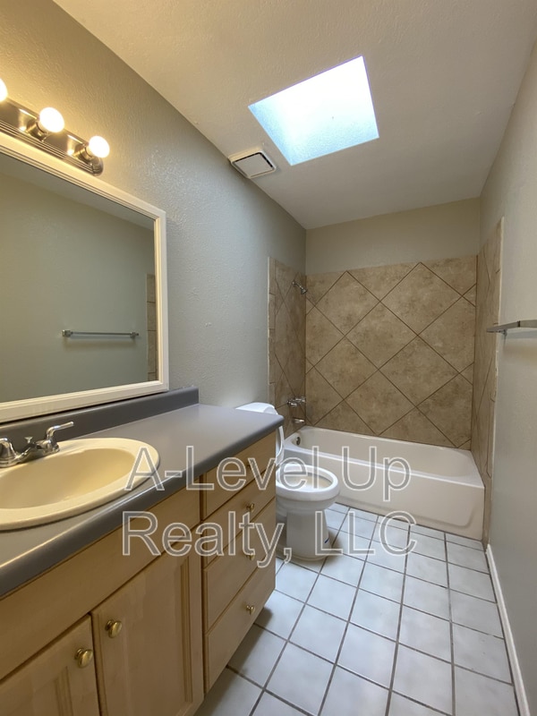 Building Photo - 1503 N Riverview Blvd