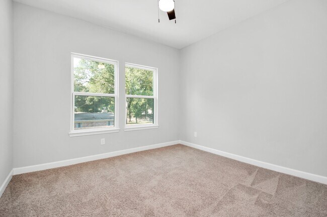 Building Photo - 2355 Hoskins Dr