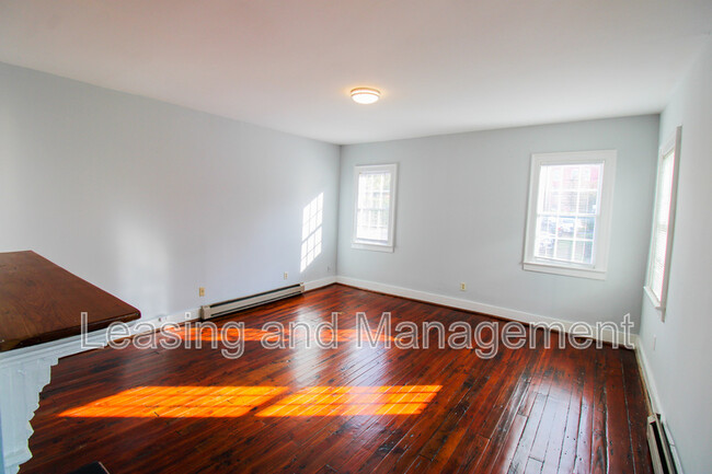 Building Photo - 27 Archdale St